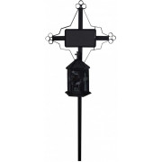 Cruce de metal cu felinar